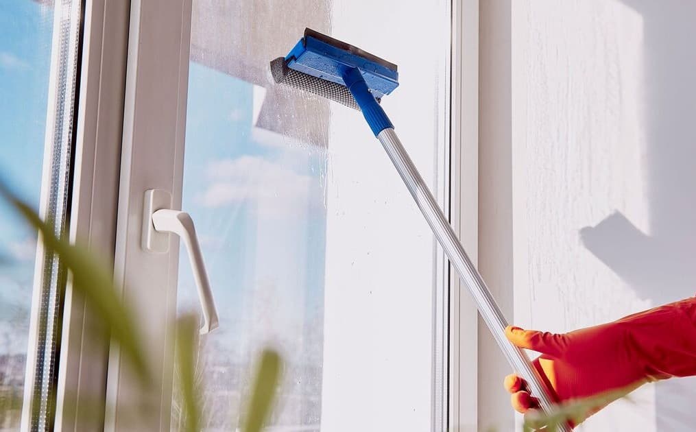 DIY Small Batch Window Cleaner